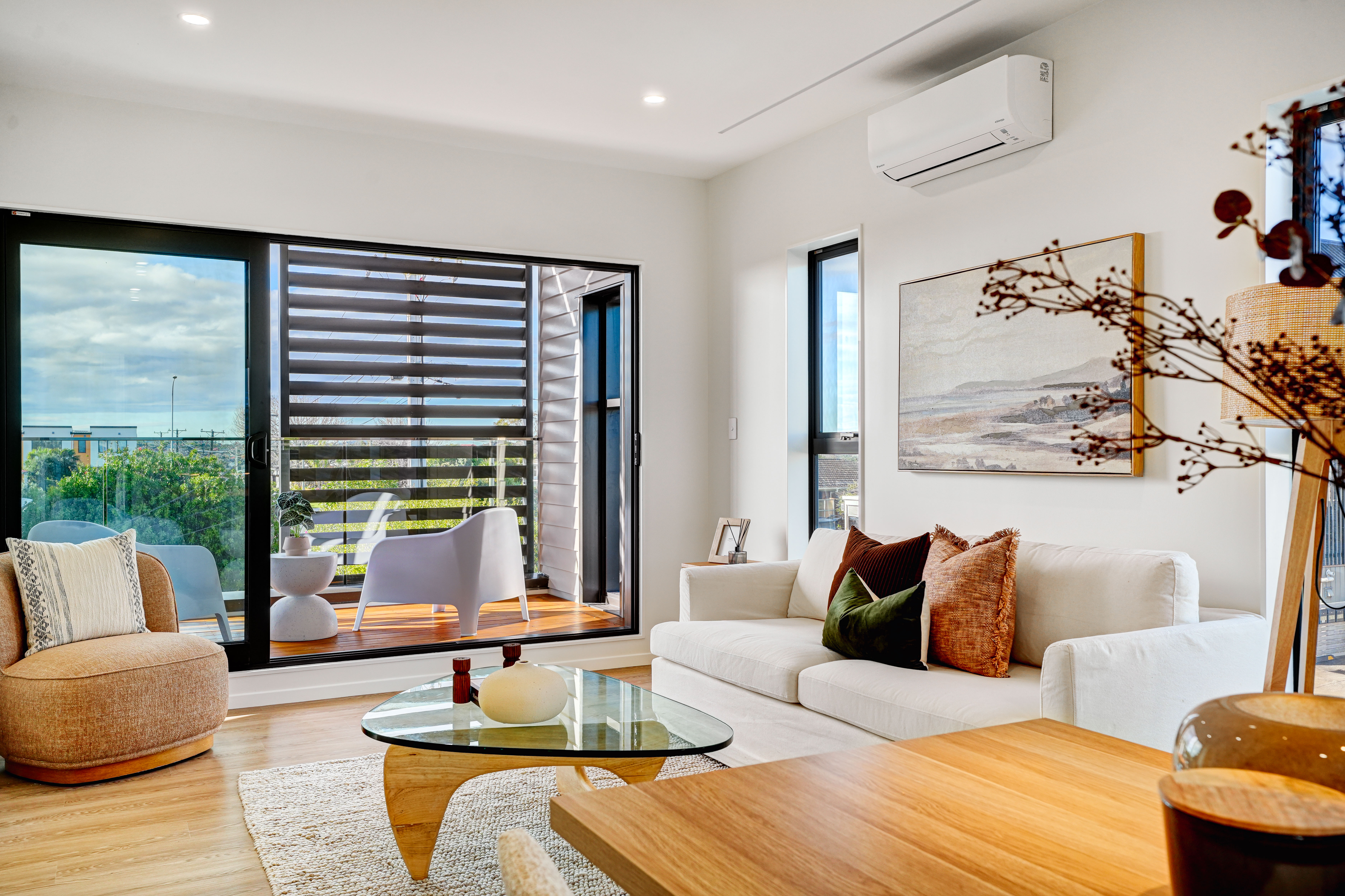Sunny, Spacious & Corner Home